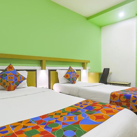 Hotel Merit スーラト エクステリア 写真