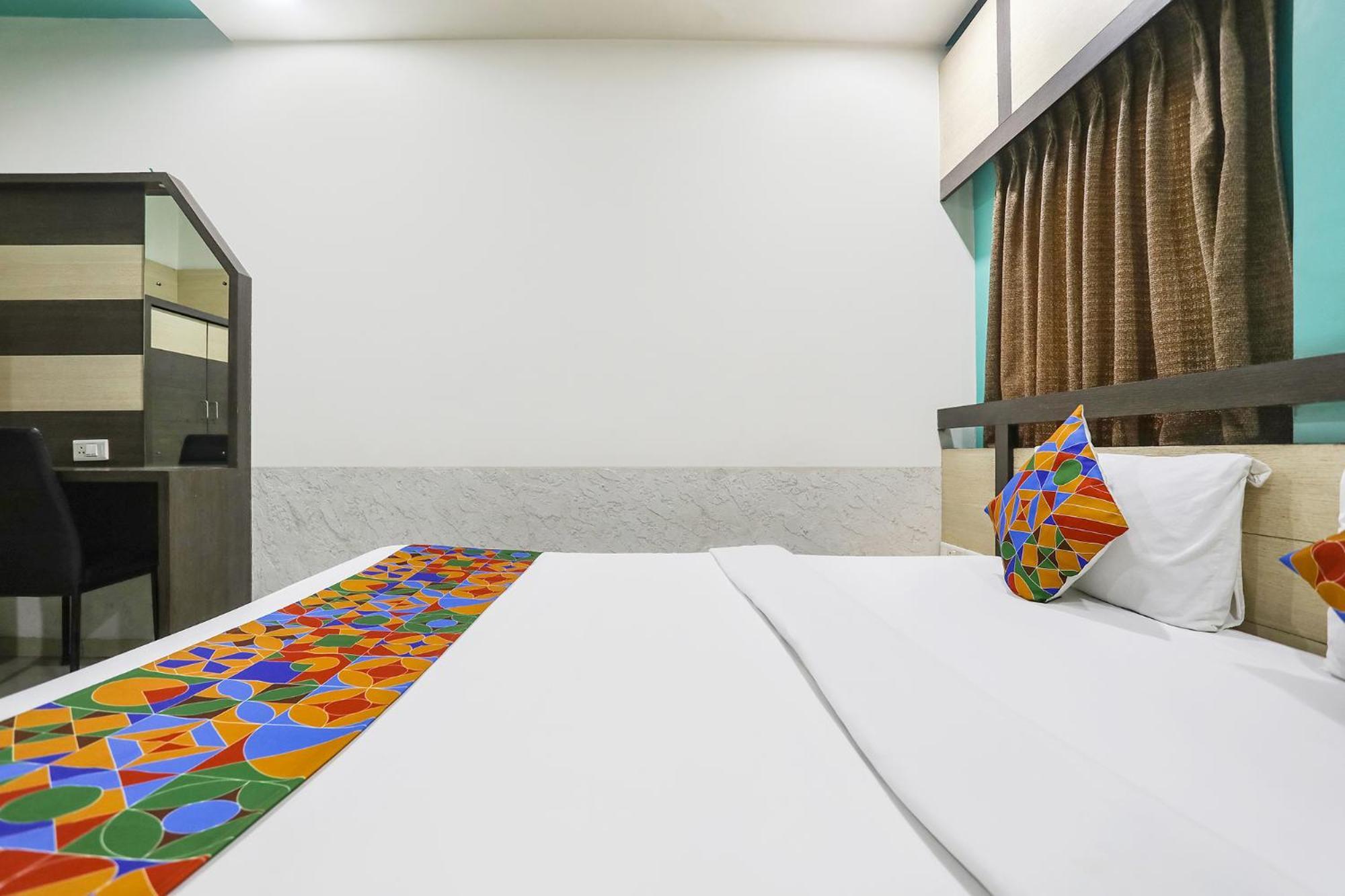 Hotel Merit スーラト エクステリア 写真